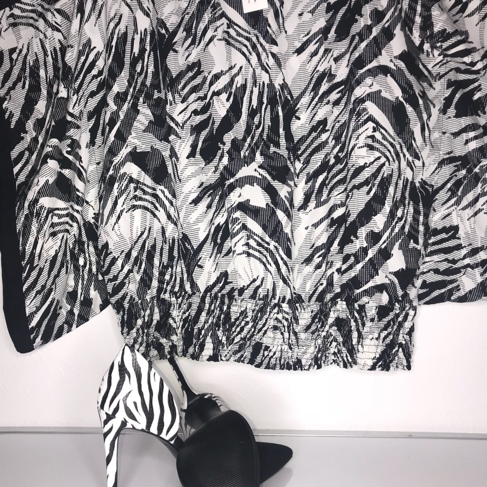 Shoes with my matching blouse - Picture 5 of 16